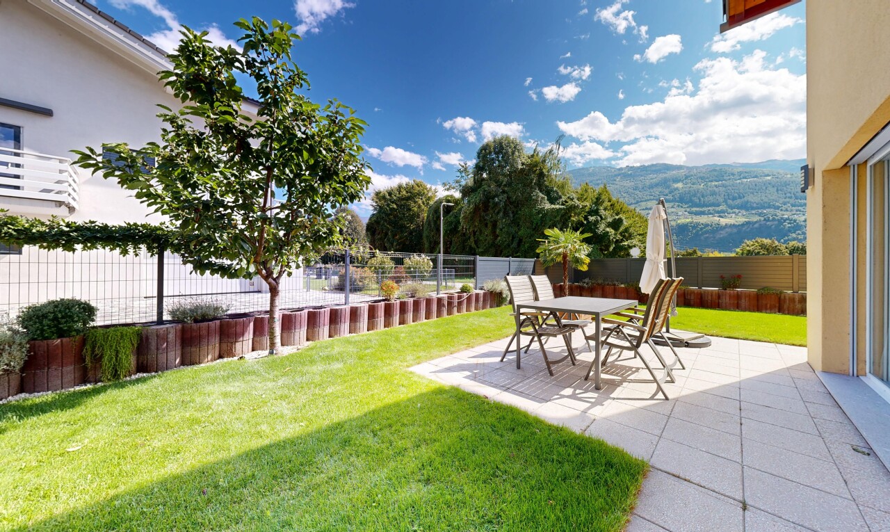 terrasse mit zaun, from property, rasen, day time, und terrasse