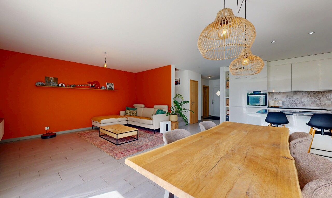 wohn- / esszimmer mit gipskartonwand, drywall, inside property, sockelleisten, und baseboards wall