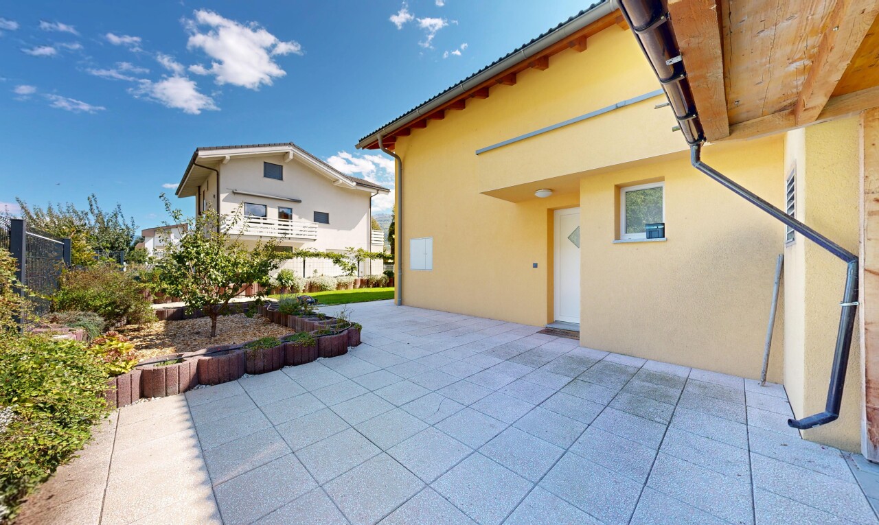 terrasse mit day time und property visible