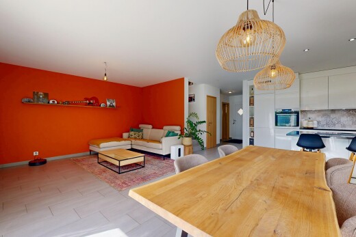 wohn- / esszimmer mit gipskartonwand, drywall, inside property, sockelleisten, und baseboards wall