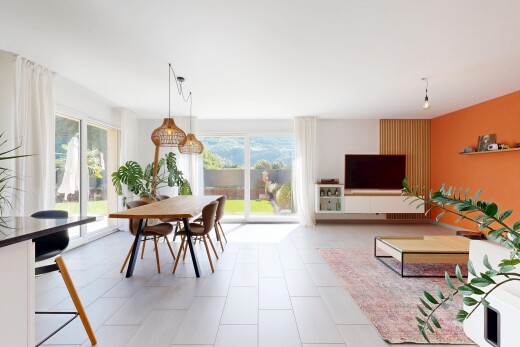 wohn- / esszimmer mit gipskartonwand, drywall, fernseher, natürliches licht, und natural light