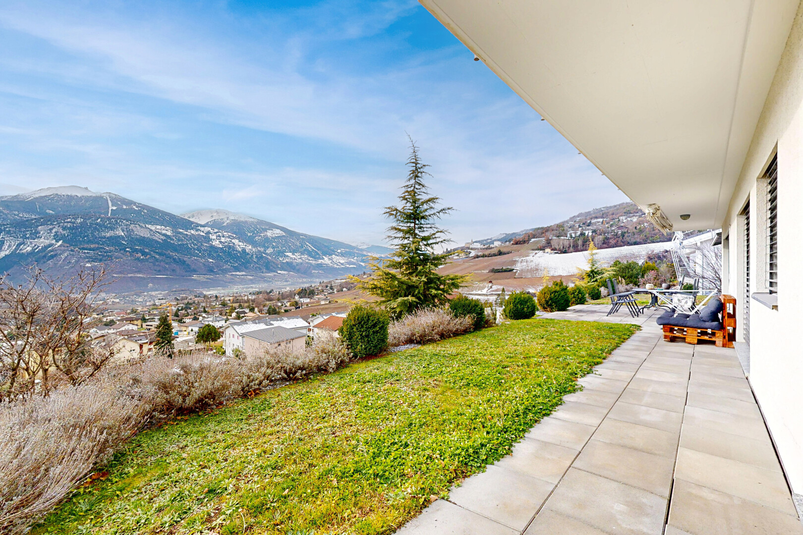blick auf die berge mit day time, from property, mountain view, und blick auf die berge