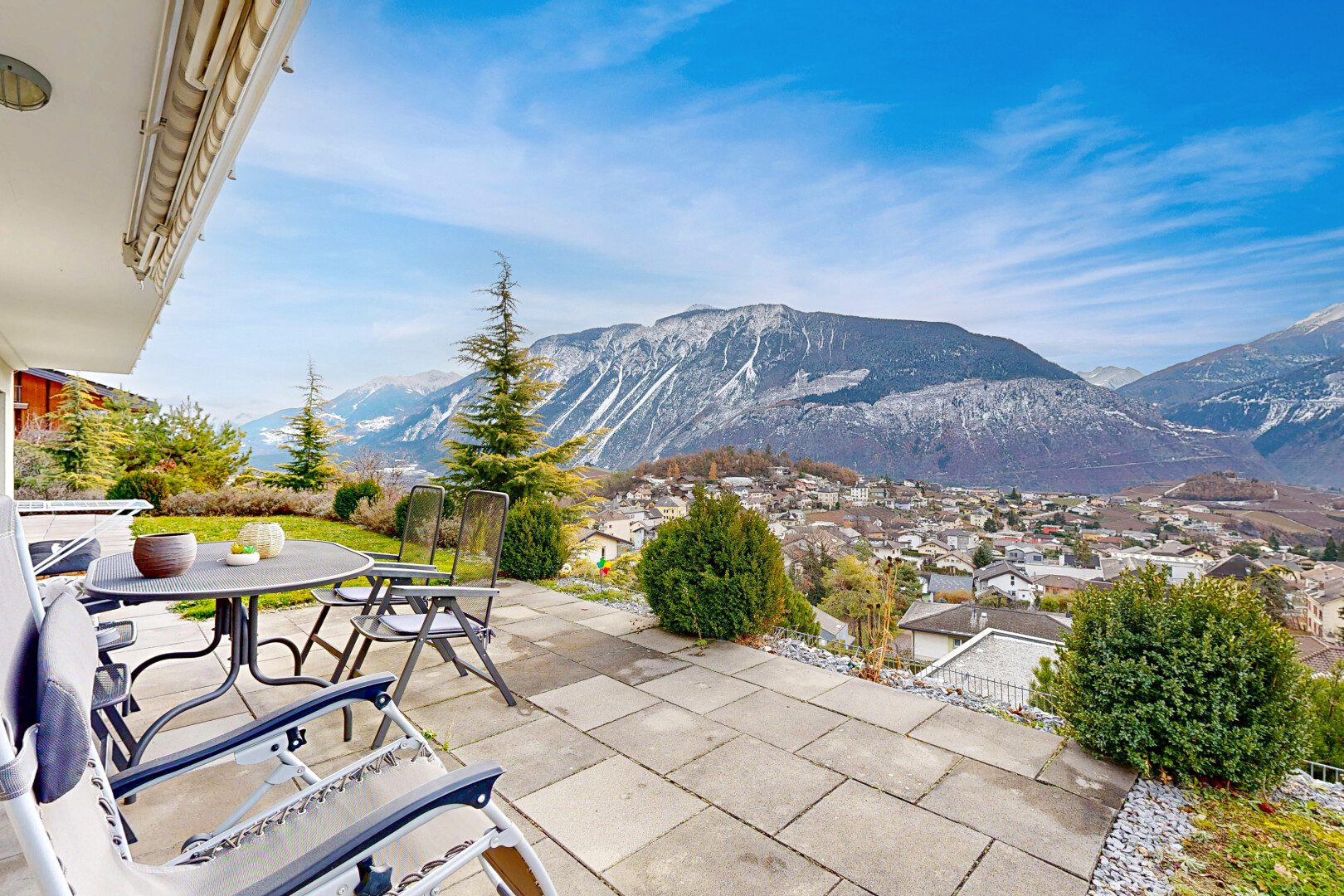 blick auf die berge mit from property, blick auf die berge, mountain view, und day time
