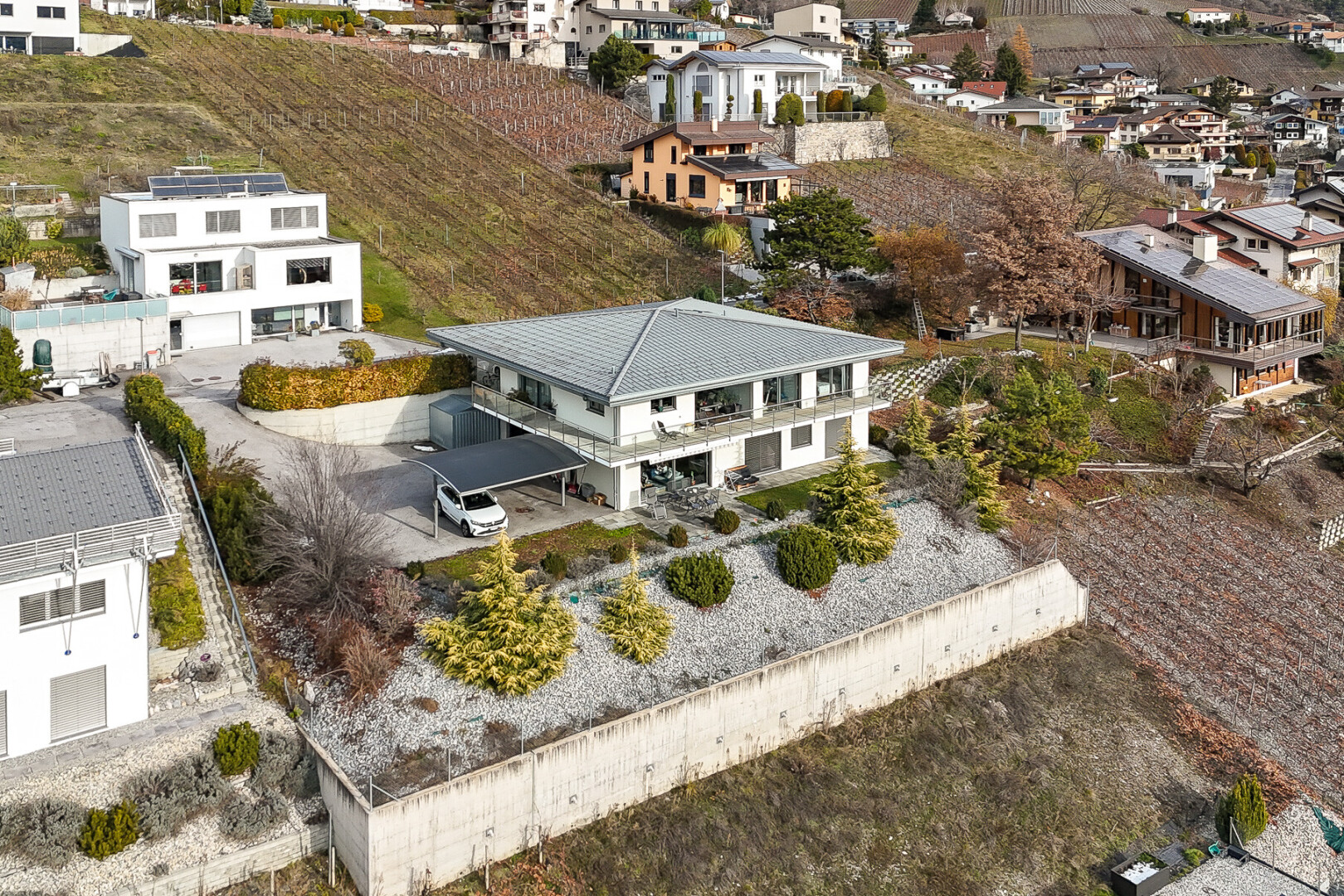 außenansicht mit wohngebietblick, residential view, balkon, und terrasse