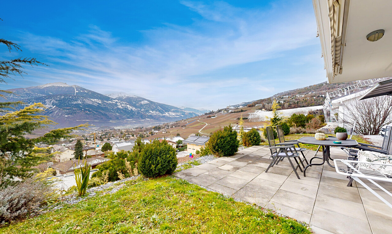 blick auf die berge mit from property, day time, mountain view, und blick auf die berge