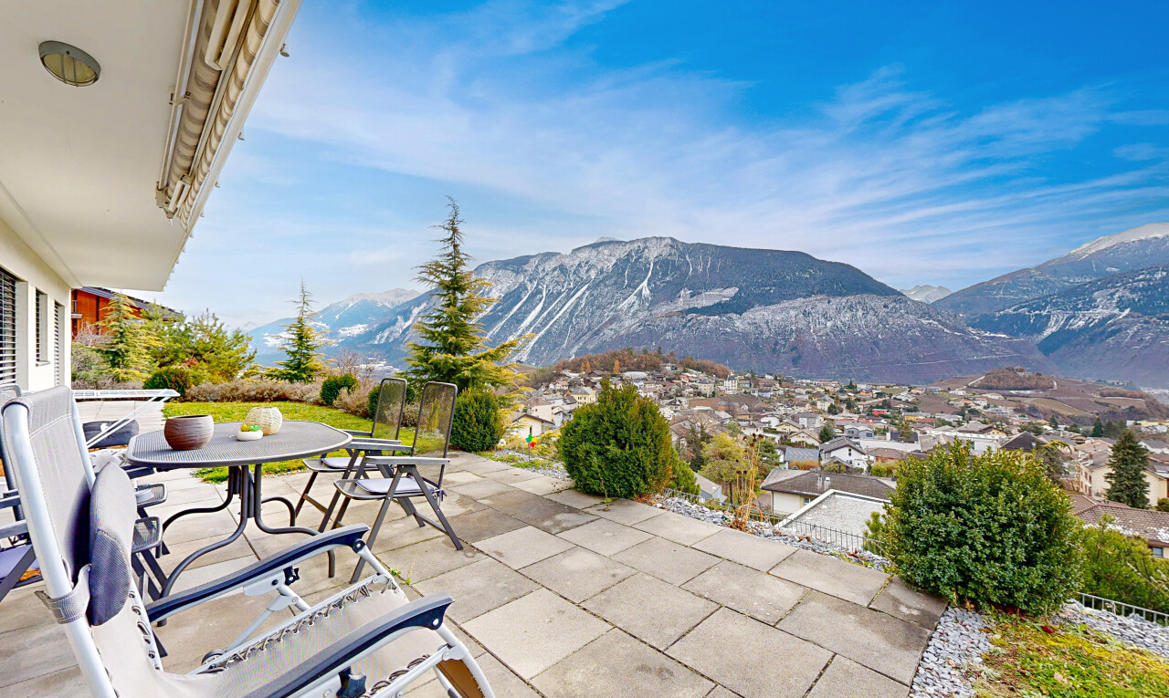 blick auf die berge mit from property, blick auf die berge, mountain view, und day time