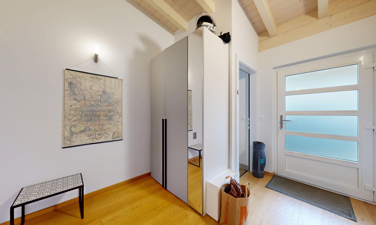 halle / korridor mit inside property, gipskartonwand, drywall, holzfußboden, und wood finish floor