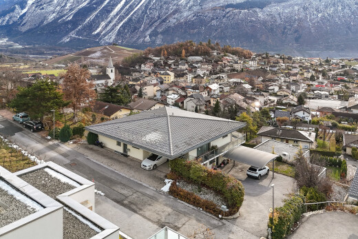 außenansicht mit blick auf die berge, mountain view, auffahrt, wohngebietblick, und residential view