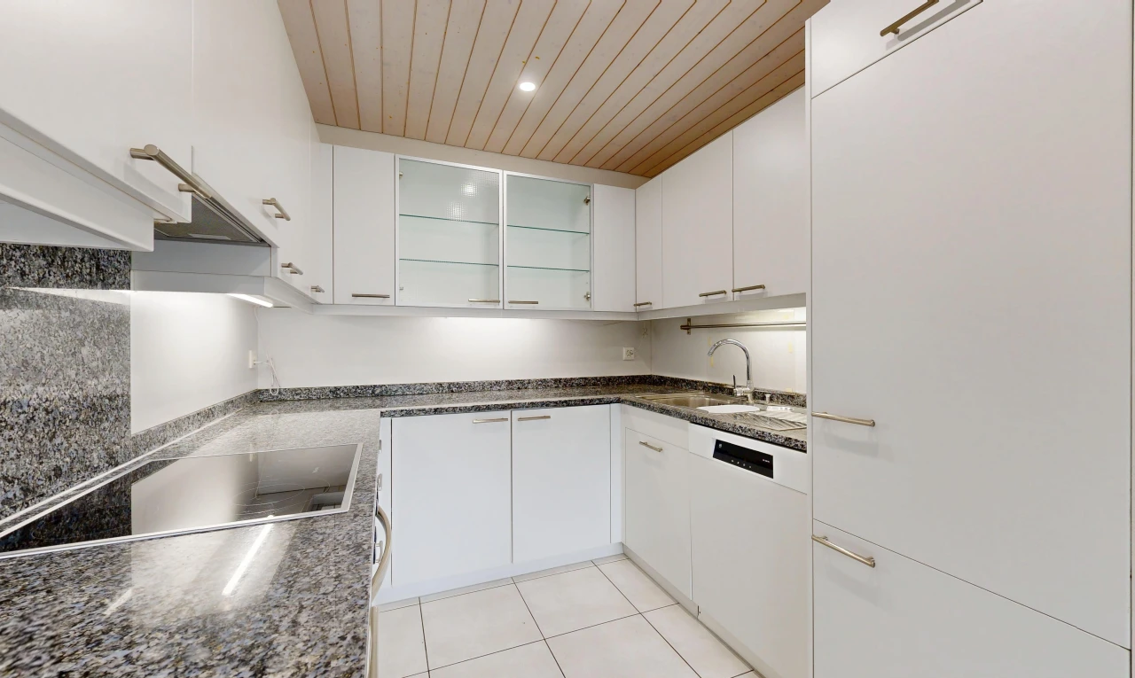 küche mit dark countertops, stein arbeitsplatten, stone countertops, light floor, und holzdecke