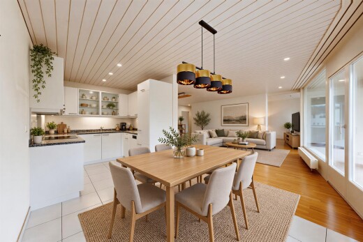 esszimmer mit light floor, einbauleuchten, holzdecke, wood ceiling, und fliesenboden
