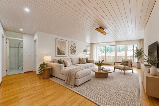 wohnzimmer mit einbauleuchten, holzdecke, wood ceiling, high end ceiling, und fernseher