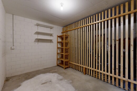 leerer raum mit betonboden, concrete floor, unfinished concrete floor, betonblockwand, und concrete block wall
