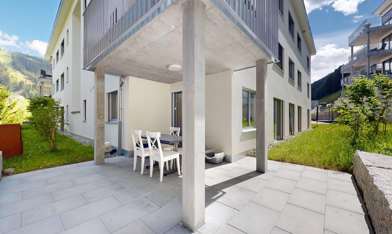 terrasse mit day time, essbereich im freien, terrasse, property visible, und rasen