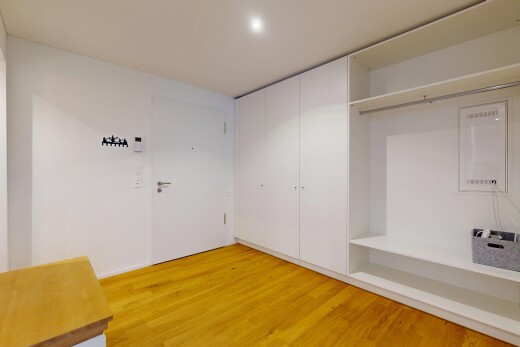 leerer raum mit holzfußboden, wood finish floor, inside property, light floor, und gipskartonwand