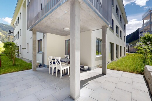 terrasse mit day time, essbereich im freien, terrasse, property visible, und rasen