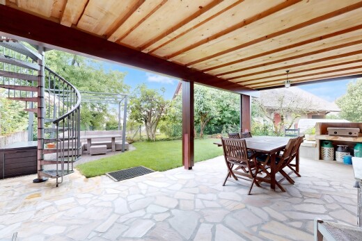 terrasse avec coin repas extérieur, escaliers, day time, from property, et terrasse