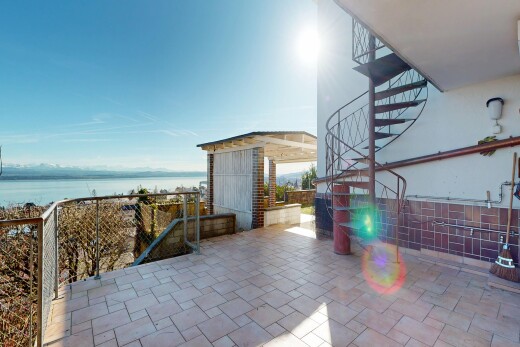 terrasse avec escaliers, from property, vue sur l'eau, water view, et terrasse
