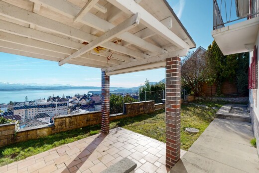 terrasse avec day time, vue sur l'eau, water view, terrasse, et from property
