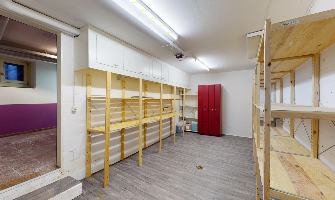 espace intérieur avec plancher de bois