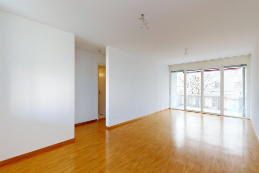 pièce vide avec wood finish floor, sol en finition bois, inside property, drywall, et cloison sèche