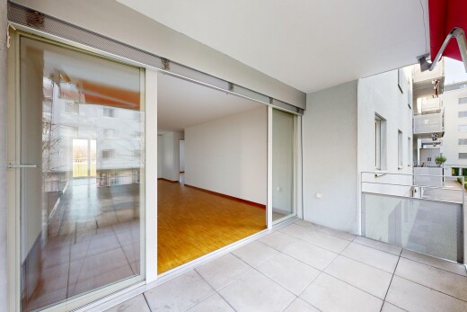 terrasse avec inside property et balcon