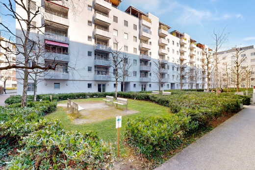 extérieur du bâtiment avec vue sur le complexe d'appartements, apartment complex view, day time, et from community