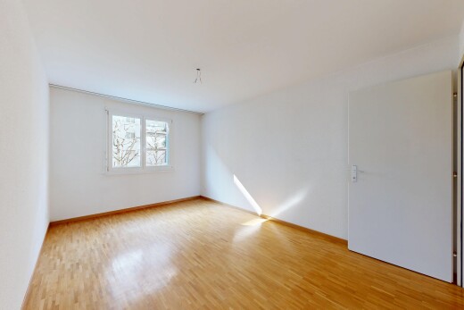 pièce vide avec sol en finition bois, wood finish floor, inside property, cloison sèche, et drywall