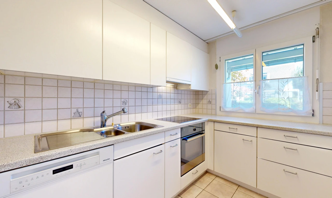küche mit light countertops, arbeitsplatten, geschirrspülmaschine, light floor, und ofen