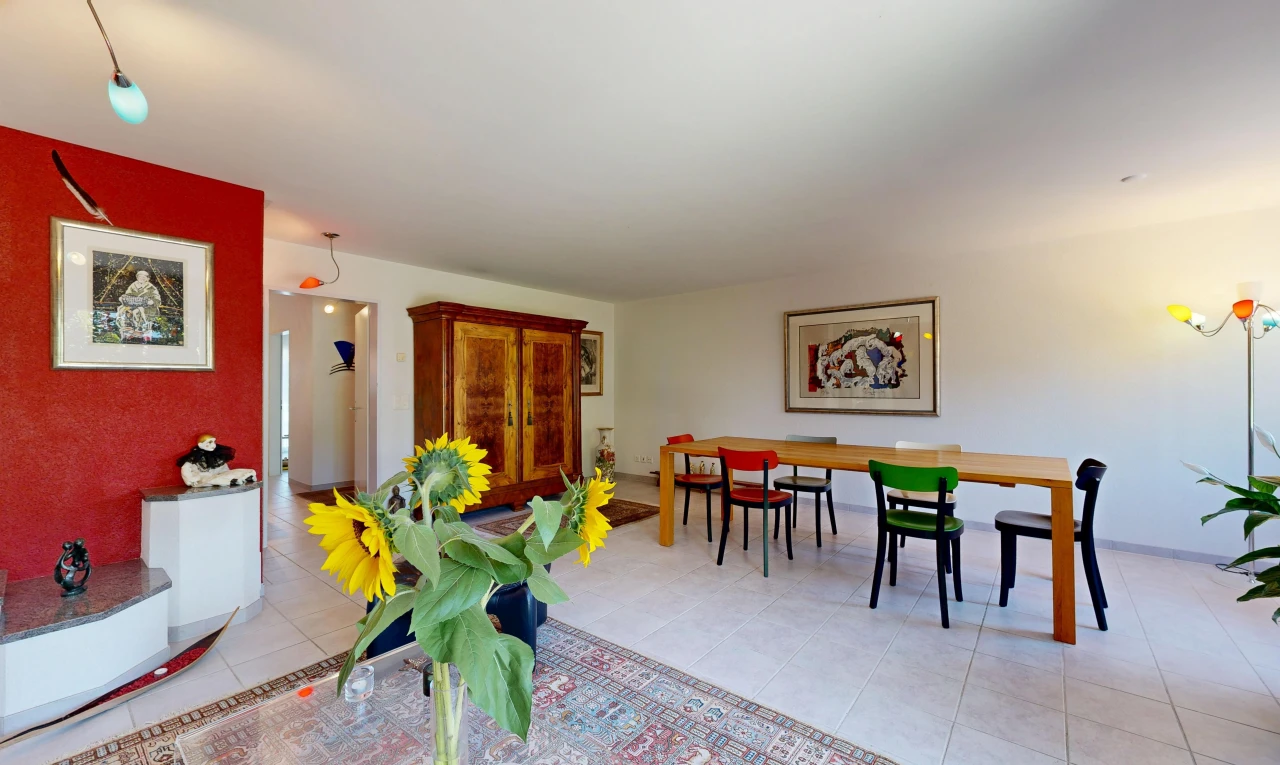 esszimmer mit drywall, gipskartonwand, und inside property