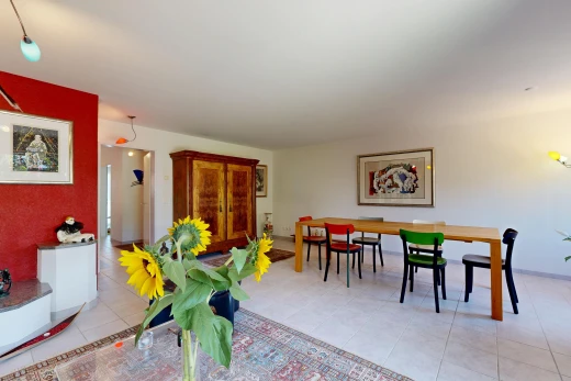 esszimmer mit drywall, gipskartonwand, und inside property