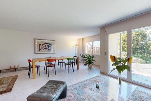 esszimmer mit außenzugang, gipskartonwand, drywall, inside property, und light floor