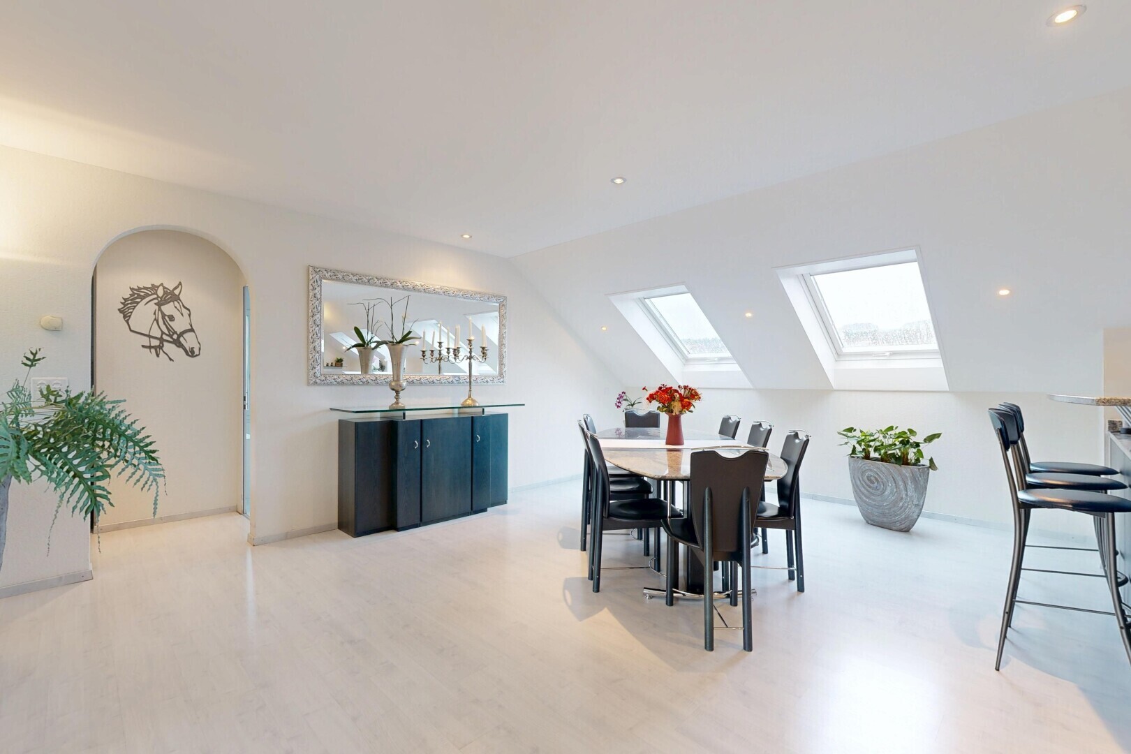 esszimmer mit dachfenster, inside property, dachschräge, vaulted ceiling, und gipskartonwand