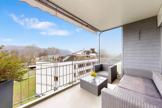 balcon avec terrasse, from property, day time, et espace de vie extérieur