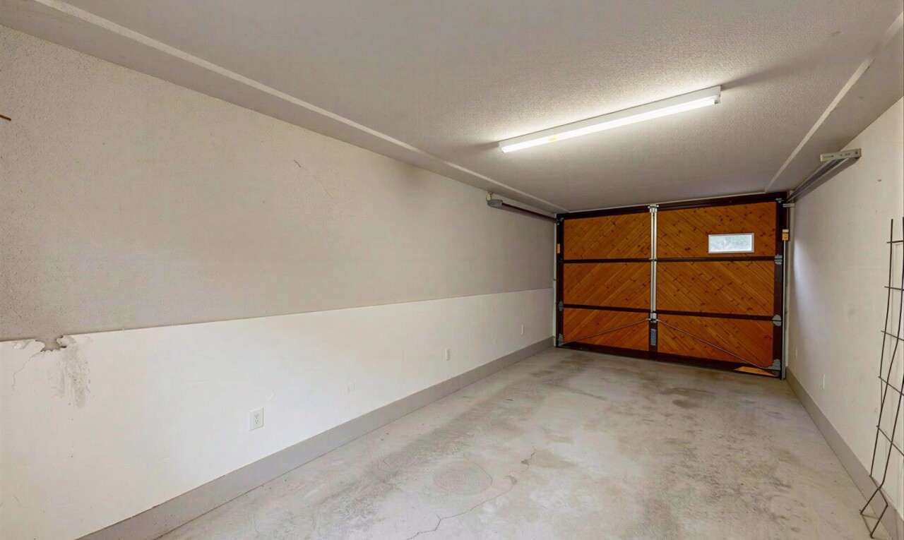 parking avec inside property