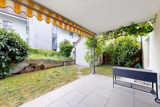 terrasse avec terrasse et auvent