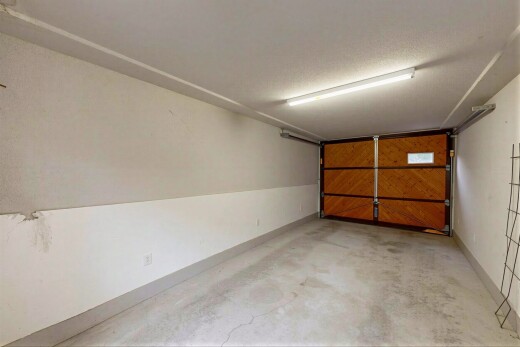 parking avec inside property
