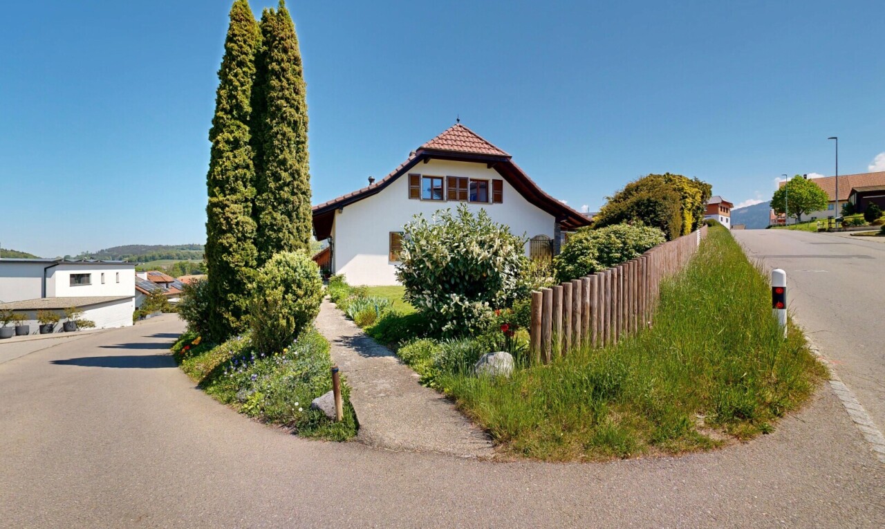view of property featuring stucco siding