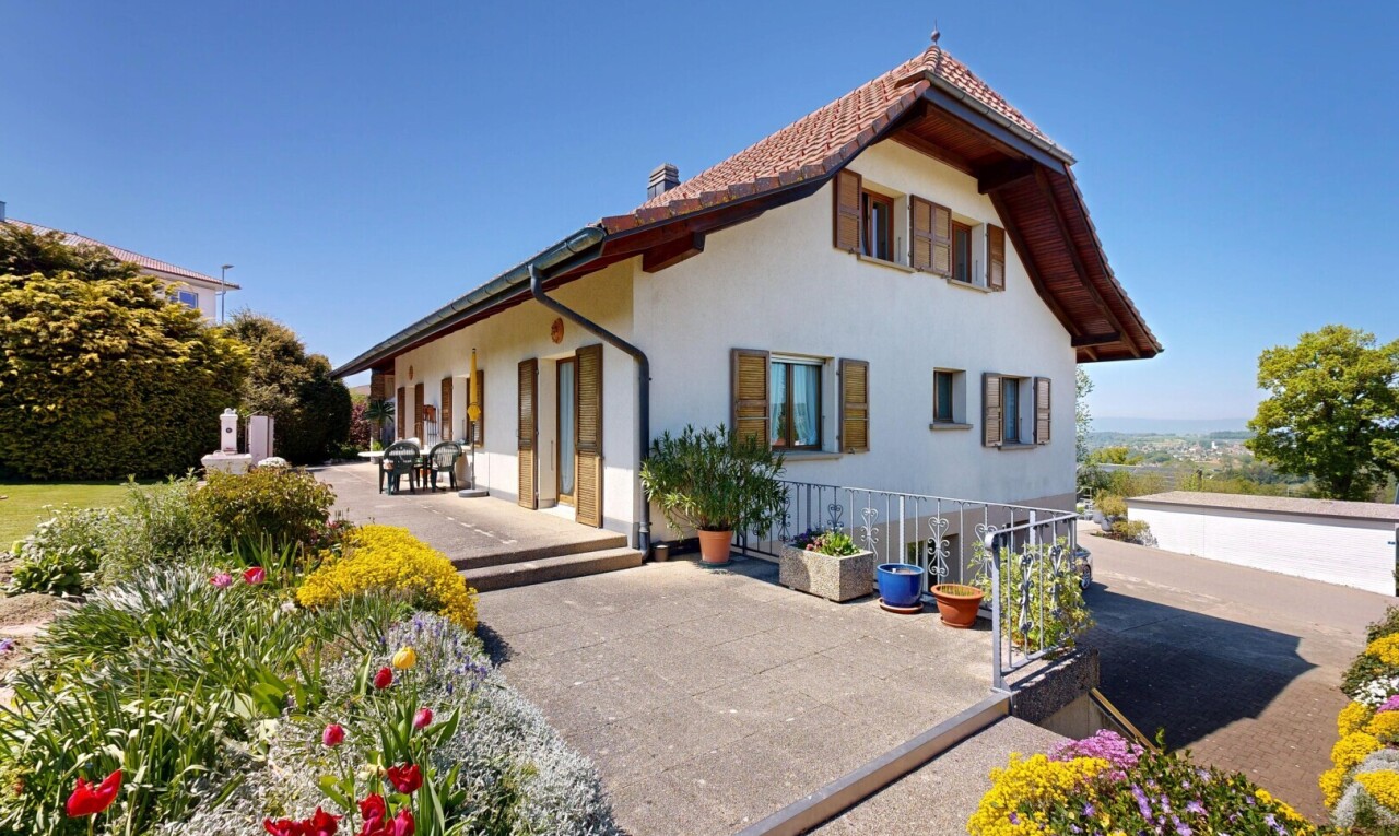 view of property with stucco siding
