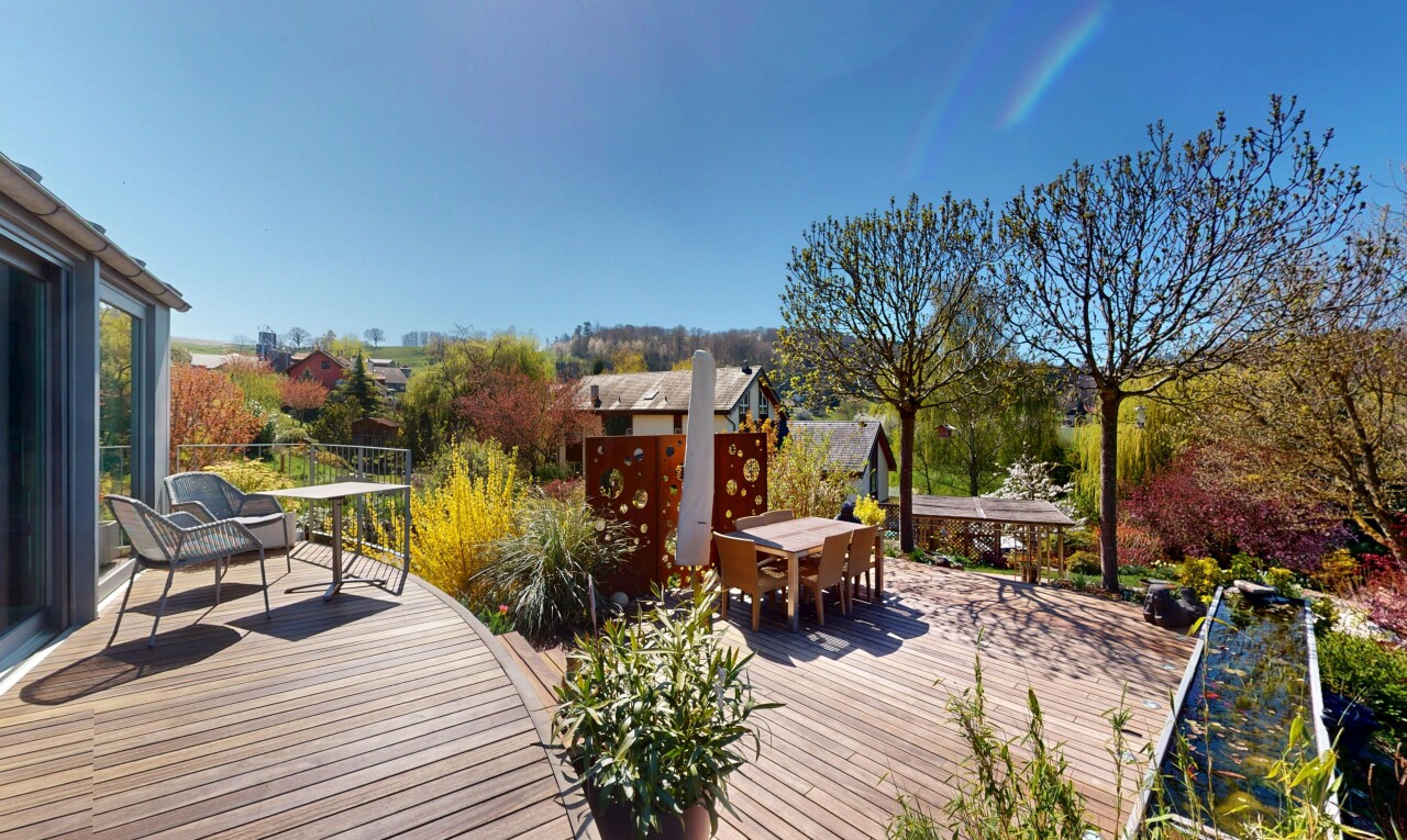terrasse mit essbereich im freien und deck