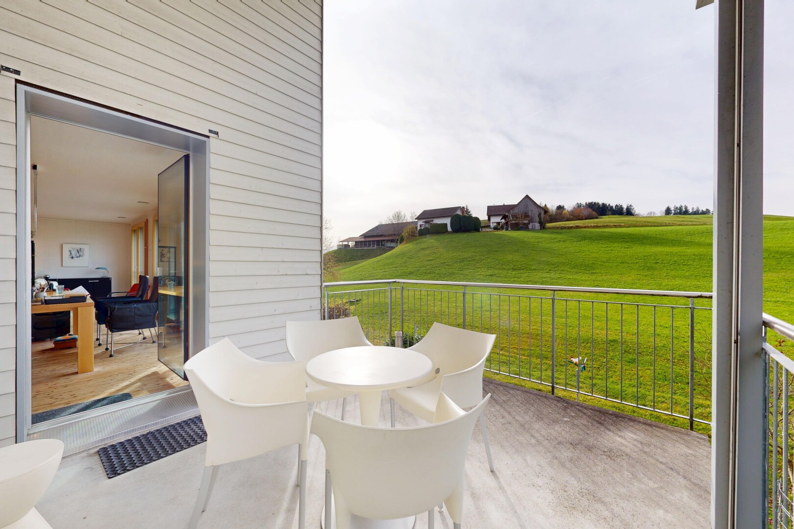 terrasse avec overcast, from property, pelouse, vue rurale, et rural view