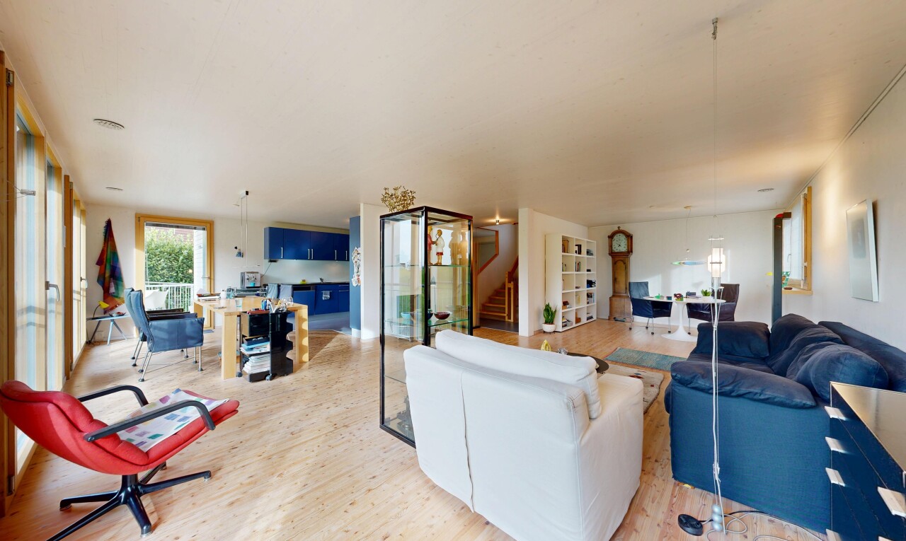salon / salle à manger avec inside property, lumière naturelle, natural light, sol en finition bois, et wood finish floor