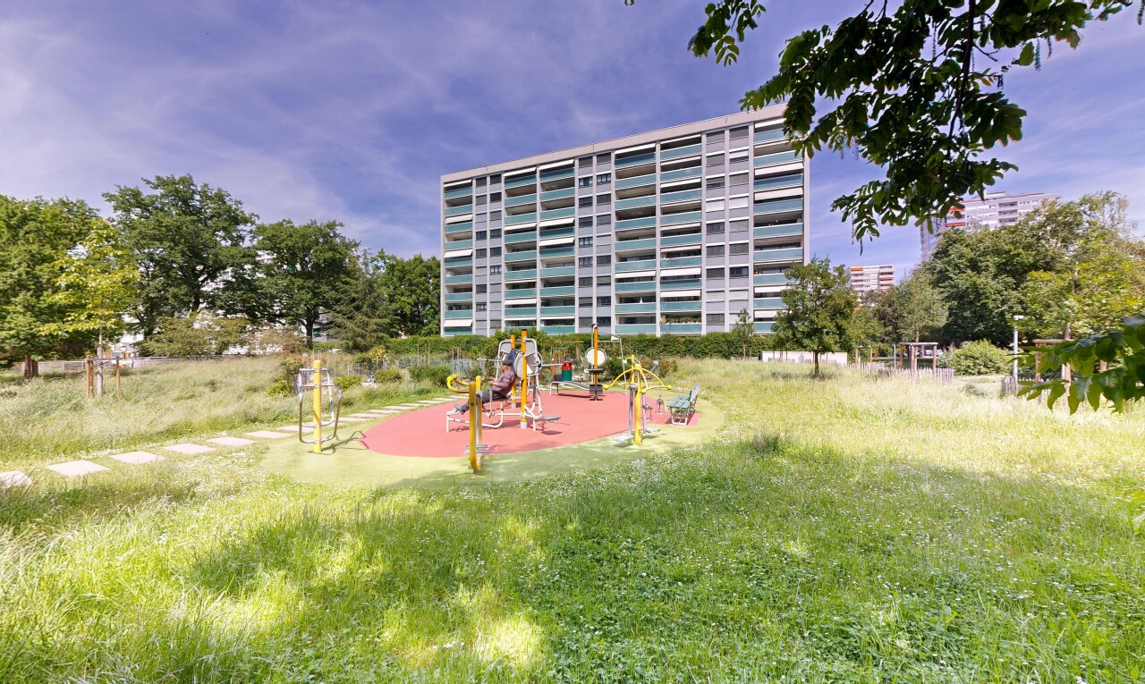extérieur du bâtiment avec from community, park view, day time, apartment complex view, et vue sur le complexe d'appartements