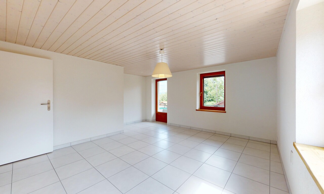 pièce vide avec natural light, lumière naturelle, inside property, drywall, et cloison sèche