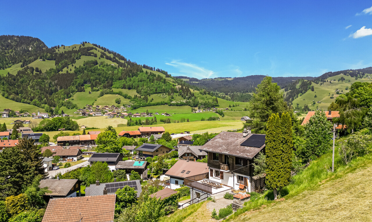 vue sur la montagne avec mountain view, vue sur la montagne, day time, residential view, et vue résidentielle
