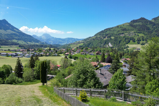vue sur la montagne avec mountain view, vue sur la montagne, day time, residential view, et vue résidentielle