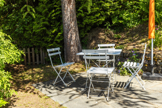 terrasse avec clôture, terrasse, et from property