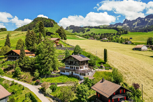 vue sur la montagne avec rural view, vue rurale, day time, et property visible