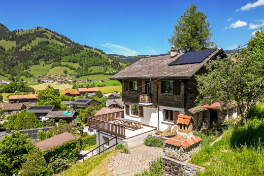 façade avec balcon, panneaux solaires, day time, mountain view, et vue sur la montagne