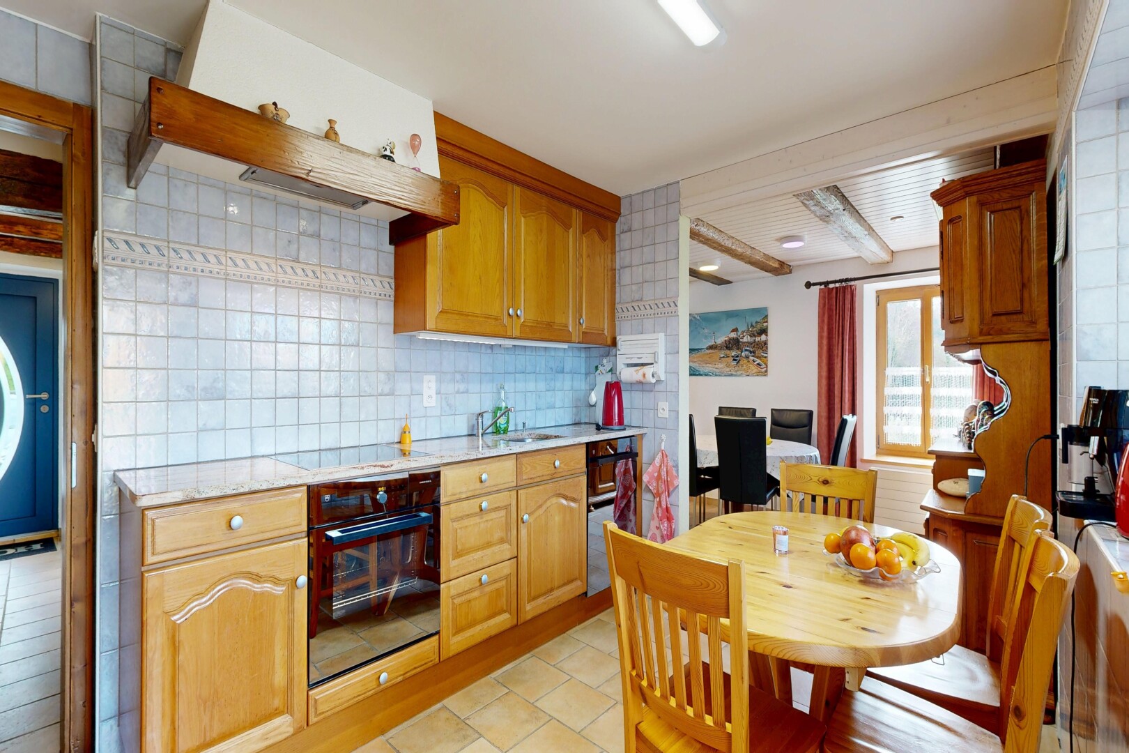 küche mit bogenförmige schränke, arched cabinets, light countertops, hochgezogene schränke, und raised cabinets
