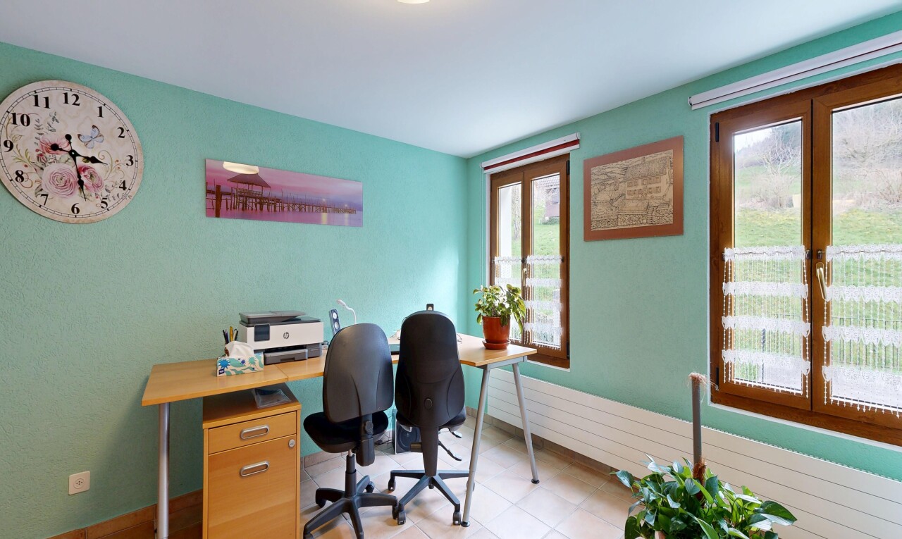 büro mit bürobereich, inside property, natürliches licht, natural light, und gipskartonwand